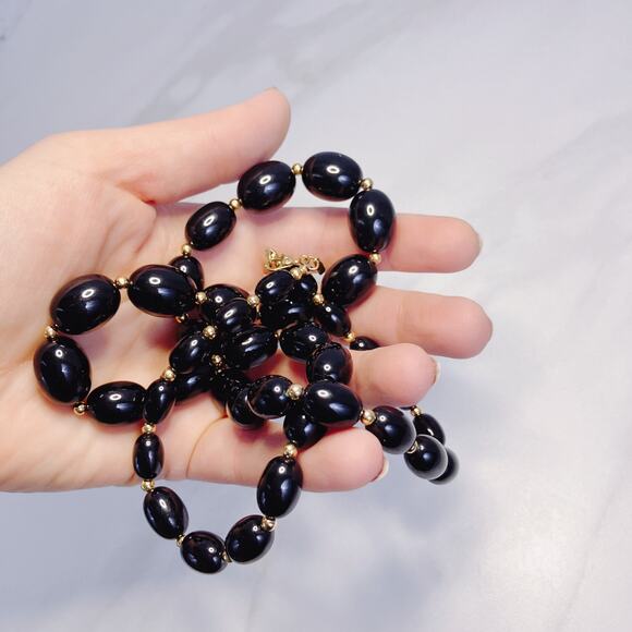 Signed Monet Black Graduated Oval Bead Necklace, 1980s Vintage Retro Plastic - Picture 6 of 8